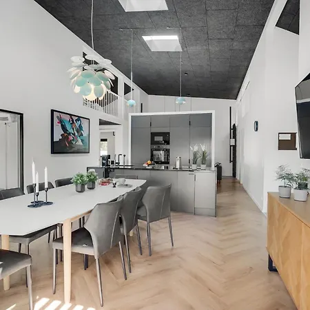 Beautiful In With Kitchen Holiday home